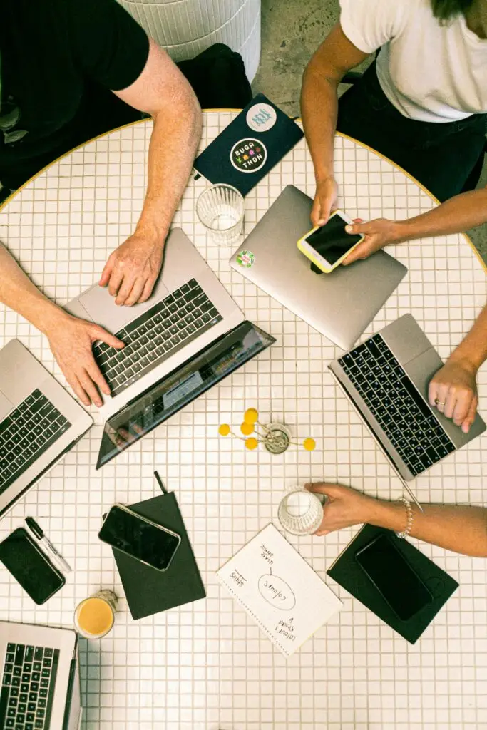 Freelance digital marketing specialist services in Dubai working on SEO strategy and social media campaigns.